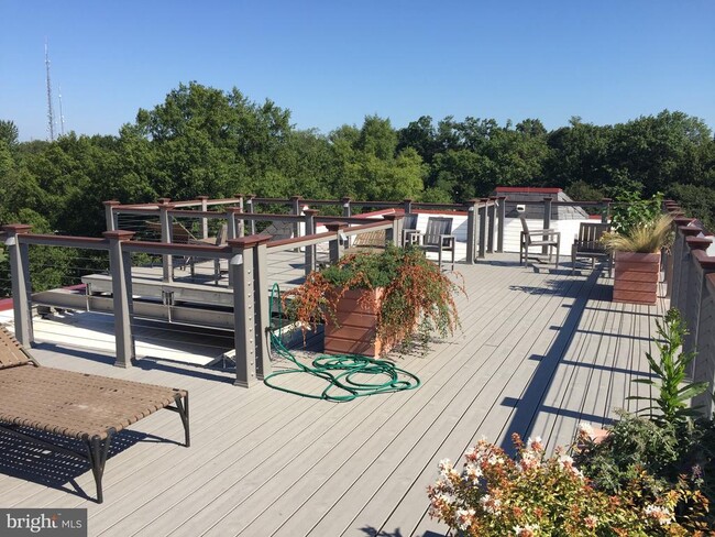 Building Photo - 3051 Idaho Ave NW