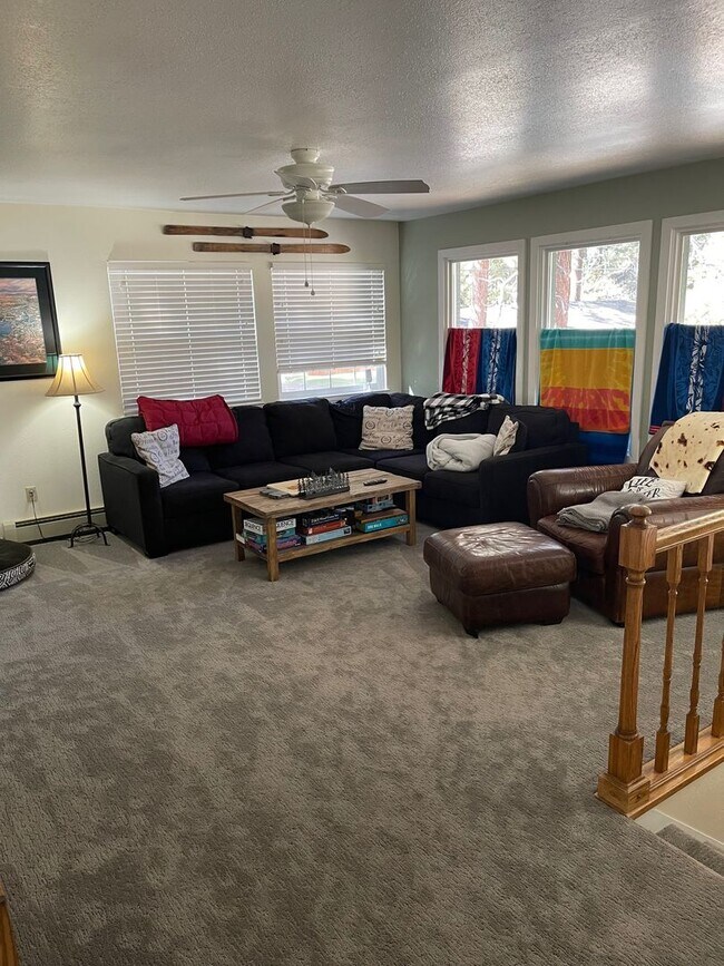 Building Photo - Quiet 4Bd 2Ba home avail. for a 3-5 month Seasonal Lease! Avail. Call and inquire today!