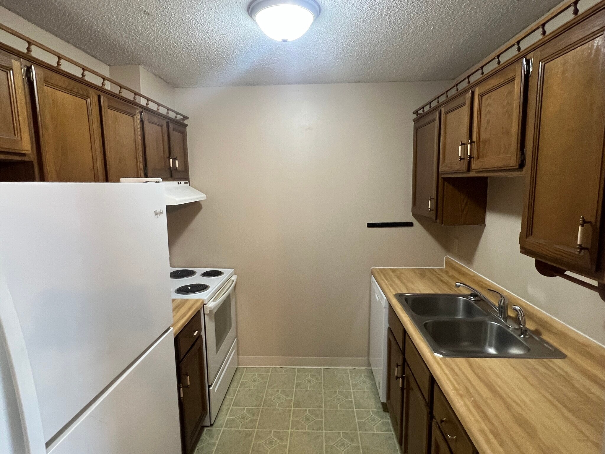 Building Photo - 2120 Valleyhigh Dr NW