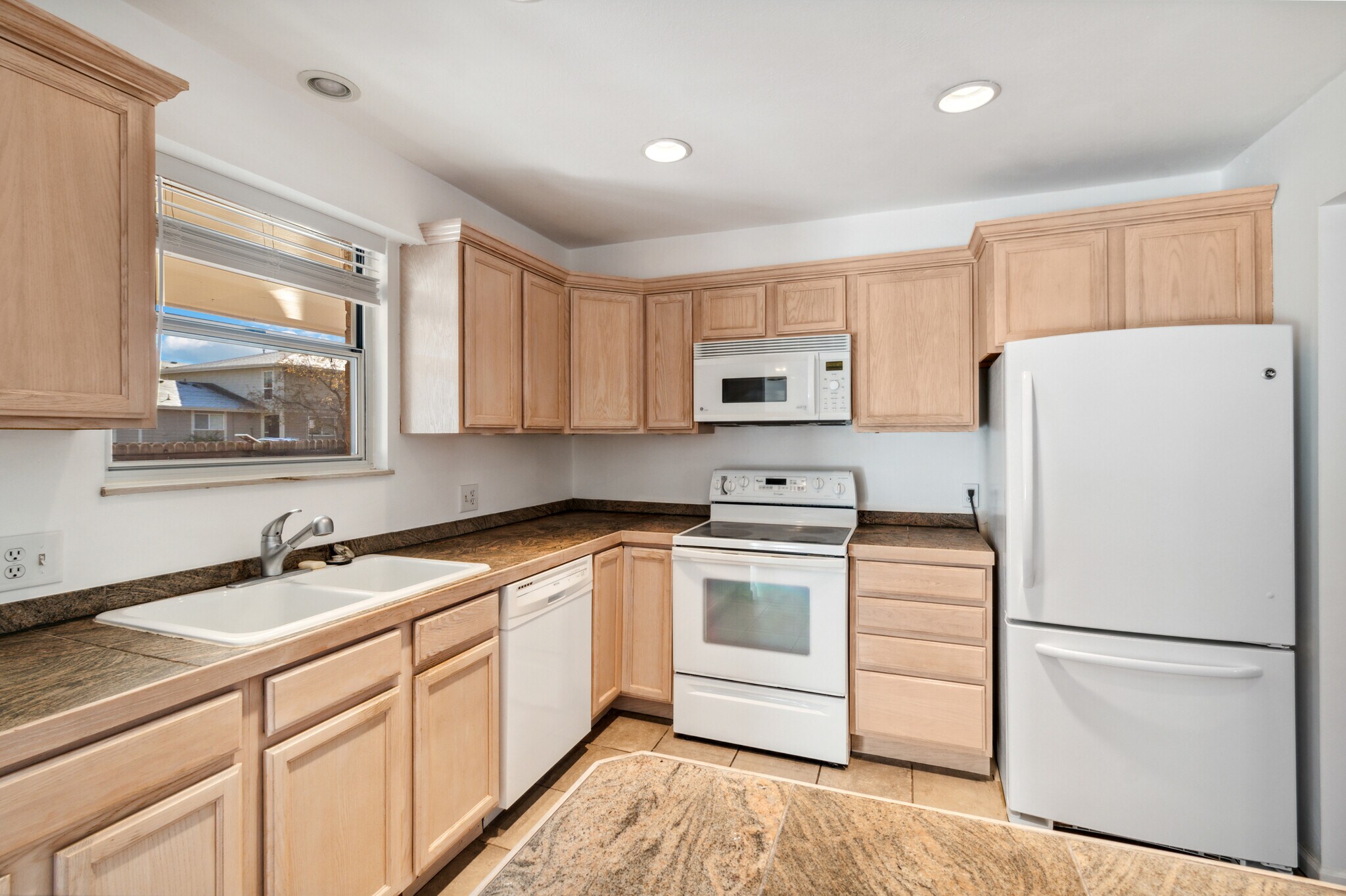 Building Photo - 1200 S Monaco Street Pky