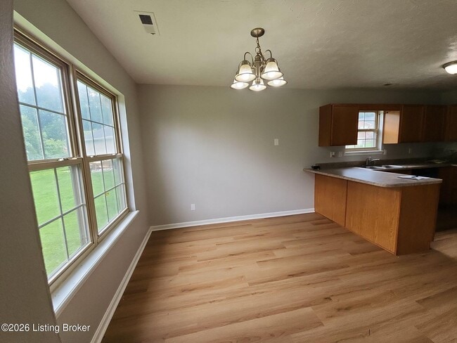 Building Photo - 405 Parker Pl