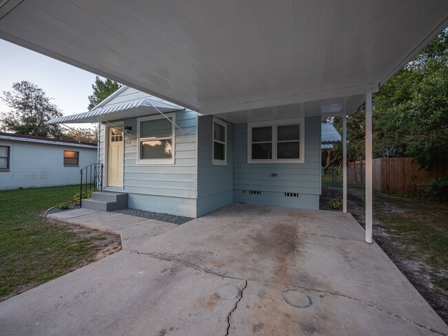 Building Photo - 1512 E Fern Rd