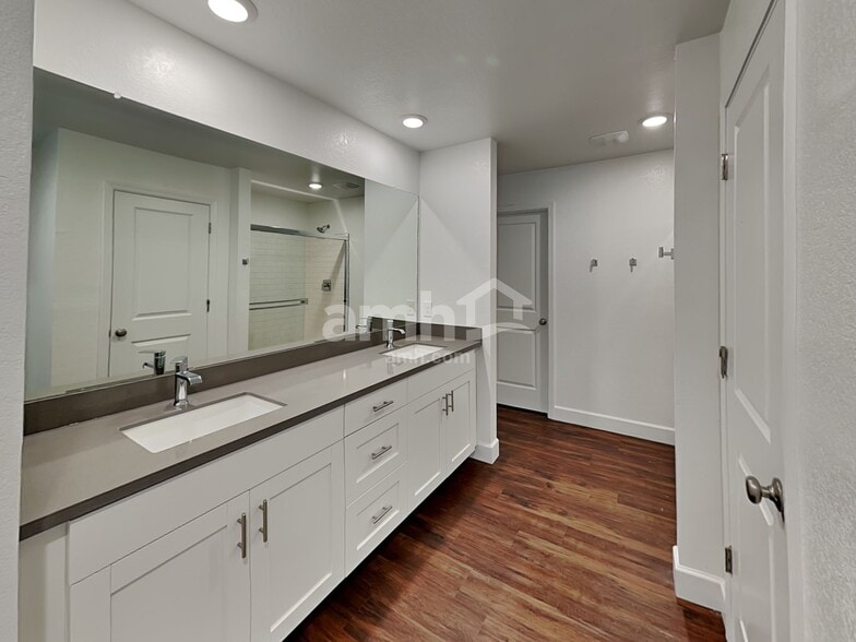 Building Photo - 8827 N 171st Dr