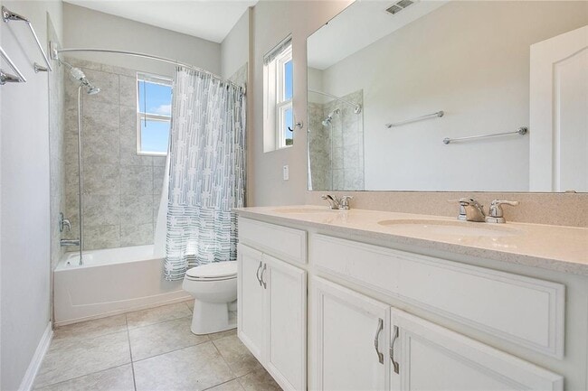 Building Photo - 13540 Fountainbleau Dr