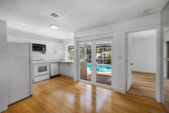 Building Photo - 2020 NW 33rd Ct