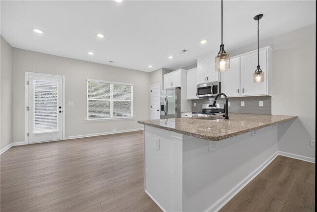 Building Photo - 58 Jacobs Farm Ln
