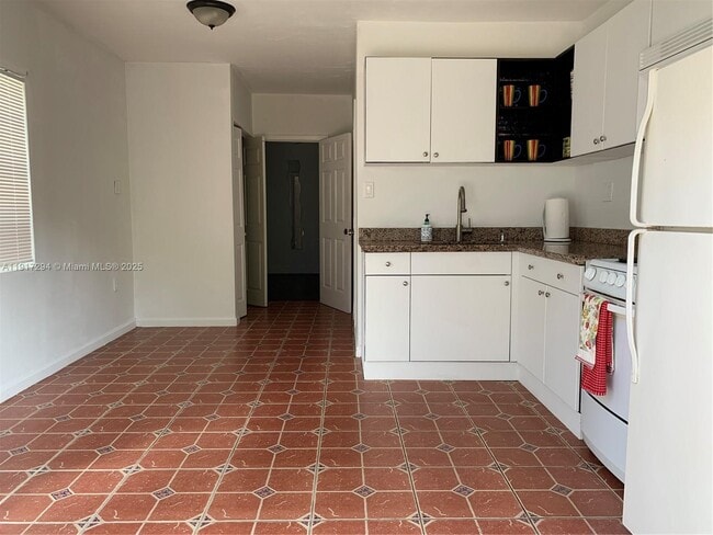 Building Photo - 750 NE 86th St