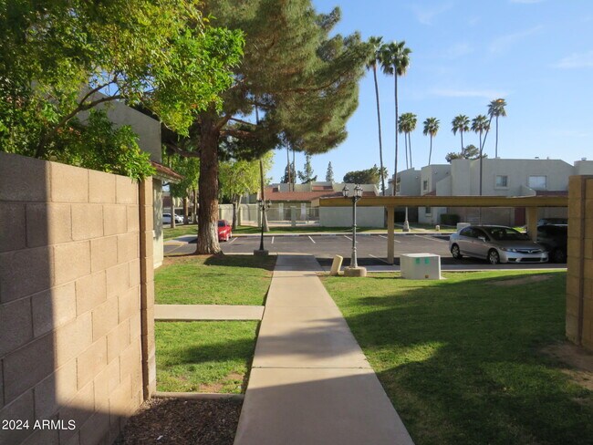 Building Photo - 222 E Brown Rd