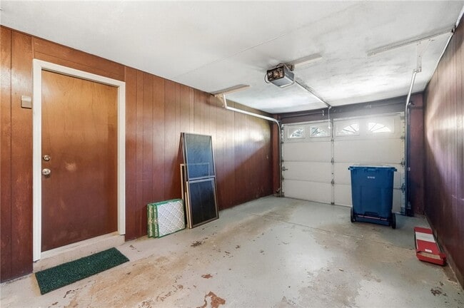 Building Photo - 6537 Highbury Rd