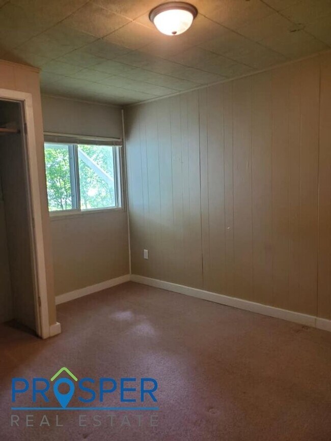 Building Photo - 5 Bedroom House with a Nice Big Yard - Ava...