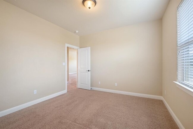 Building Photo - 2921 Desert Candle Dr