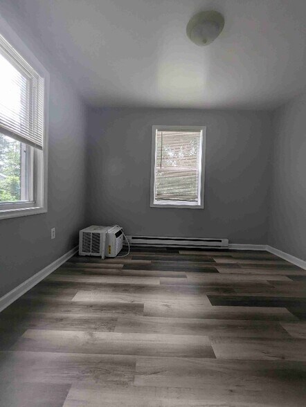 Building Photo - 807 Stoll St