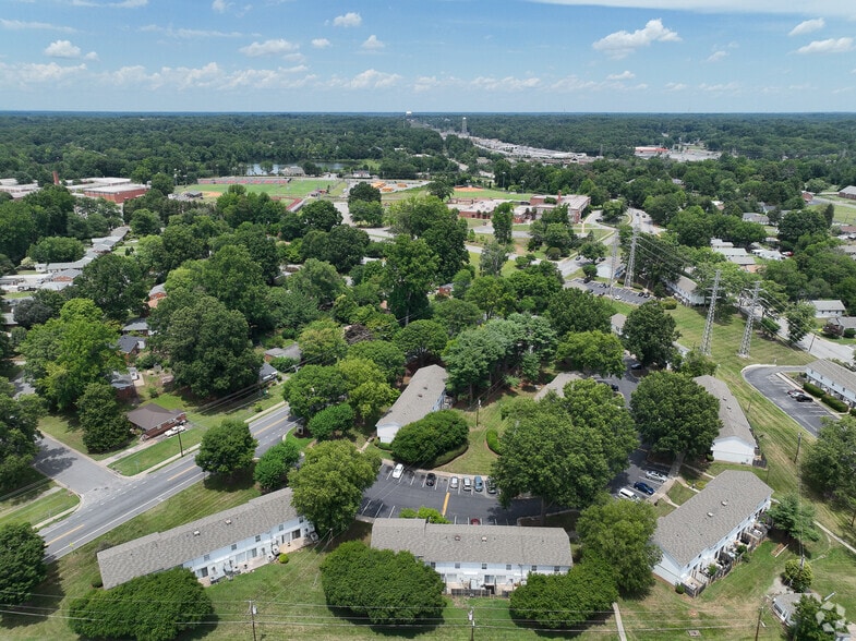 Building Photo - Lexington Commons