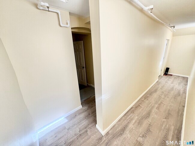 Building Photo - 135 W Main St