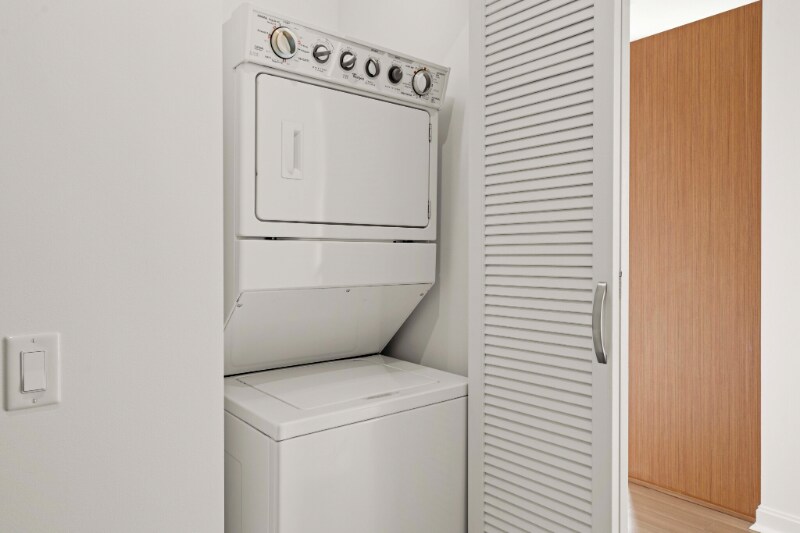 Building Photo - 465 E Illinois St