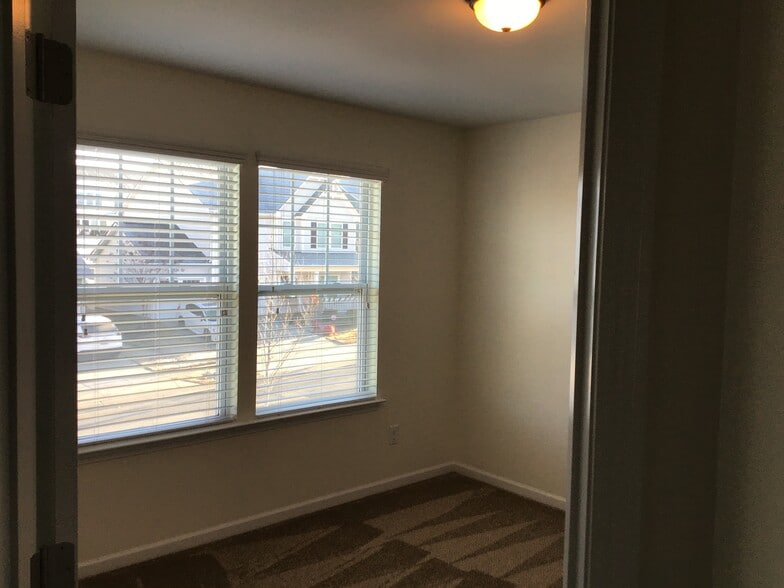 Building Photo - 2114 Atwell Glen Ln