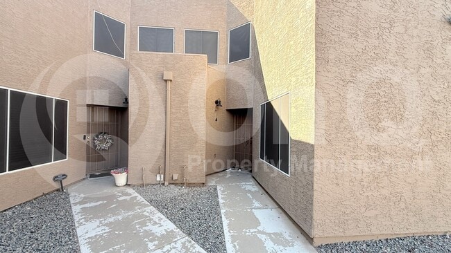 Building Photo - 1712 E Pepper Cir