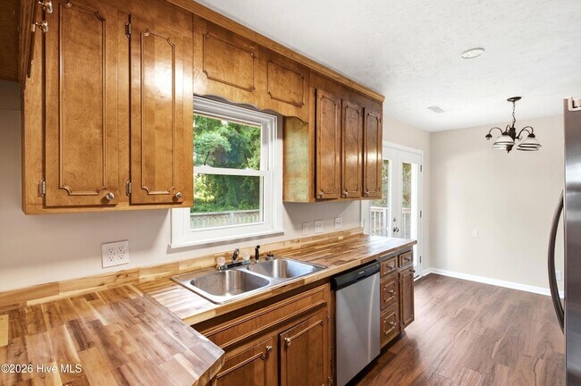 Building Photo - 130 Mohican Trail