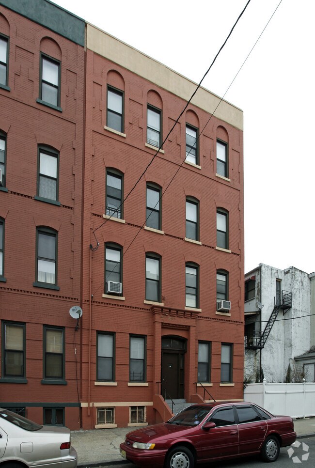 Building Photo - 8 St Pauls Ave
