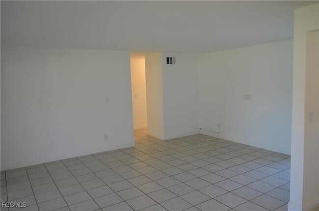 Building Photo - 451 Monterey Ave