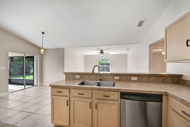 Building Photo - 1135 Egret Lake Way