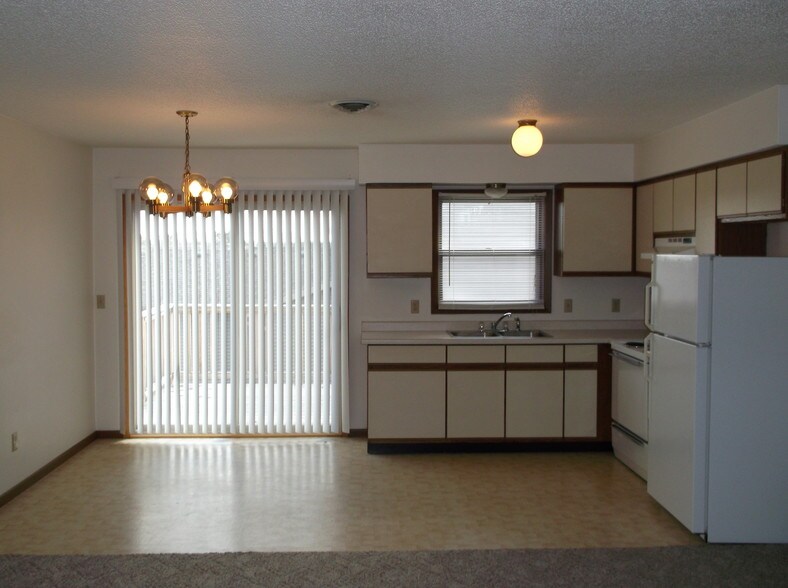 Building Photo - 811 Farmer Ave