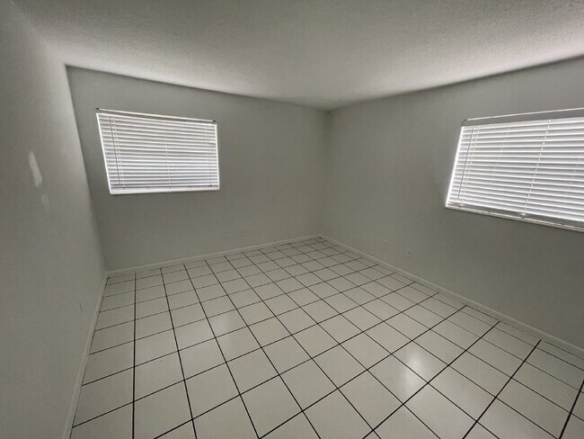 Building Photo - 2-bedroom, 2-bathroom Duplex available.