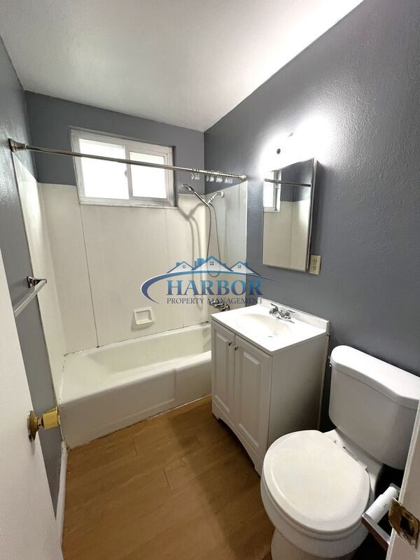 Building Photo - 4747-4747 W 160th St