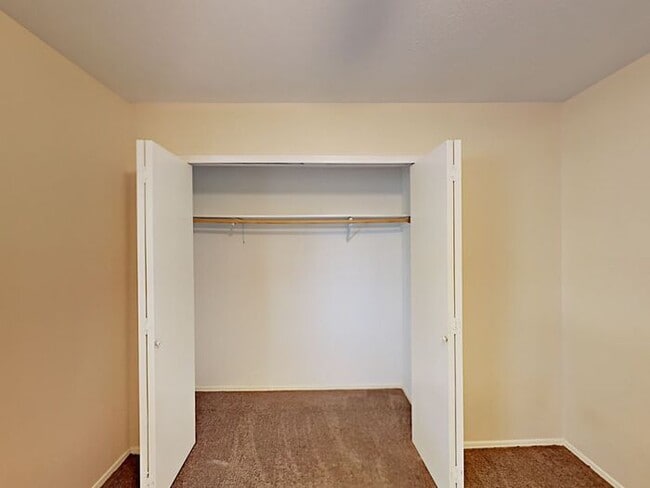 Building Photo - No Application Fee* Plus $250 Off First 2 ...