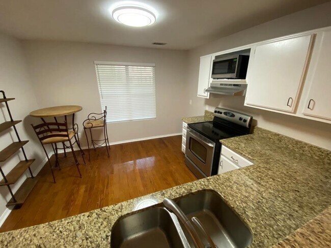 Building Photo - 1806 Queen Anne Ct