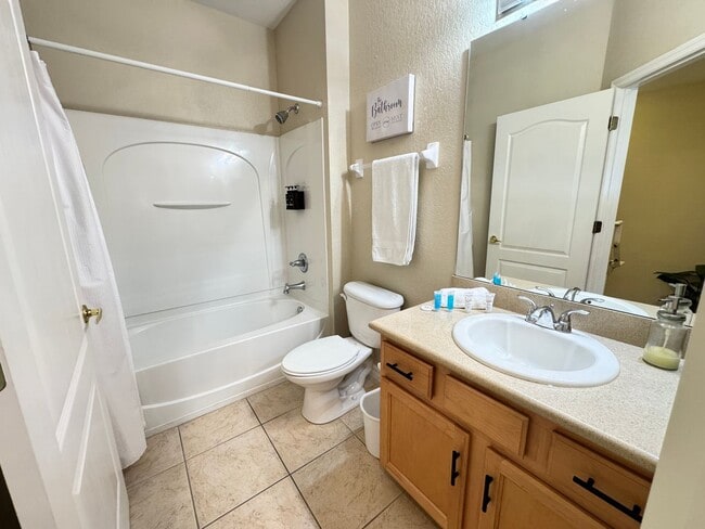Building Photo - Fully Furnished 5-Bed End-Unit Townhome with Hot Tub in Gated Coral Cay! WASHER & DRYER INCLUDED!