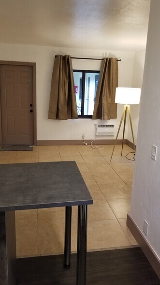 Building Photo - 515 S 20th Ave