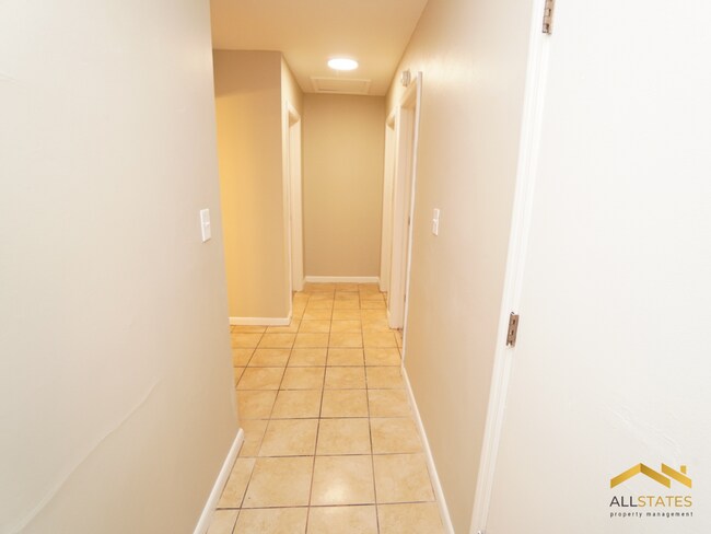 Building Photo - 2808 Southwood Dr