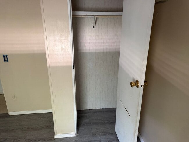 Building Photo - 3 bed 2 bath manufactures home available now