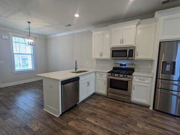 Building Photo - 417 Live Oak Dr