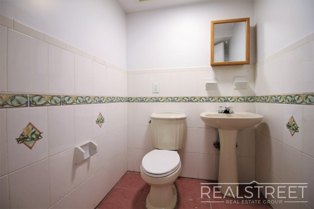 Building Photo - NO FEE! 3 BED 1.5 BATH DUPLEX in Stuyvesan...