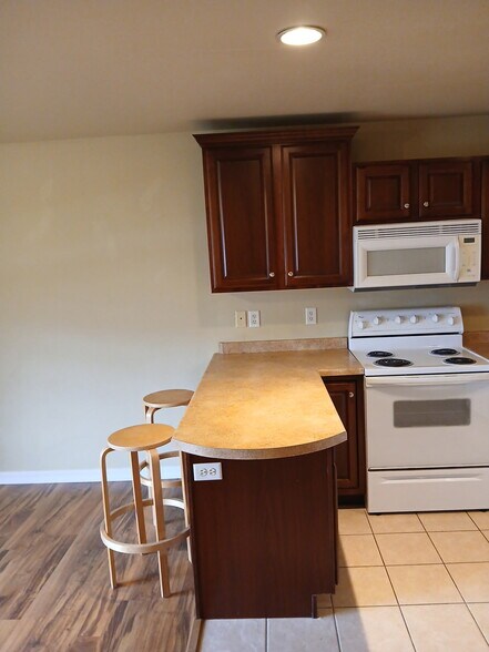 Building Photo - 2845 Holiday Dr