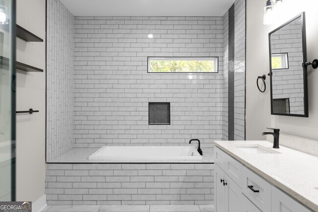 Building Photo - 1331 Diamond Ave SE