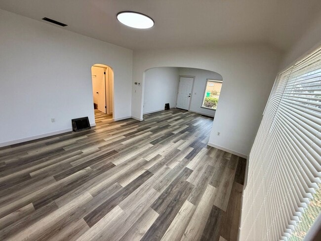 Building Photo - Approved Applicant - 2 Bedroom Newly Remod...