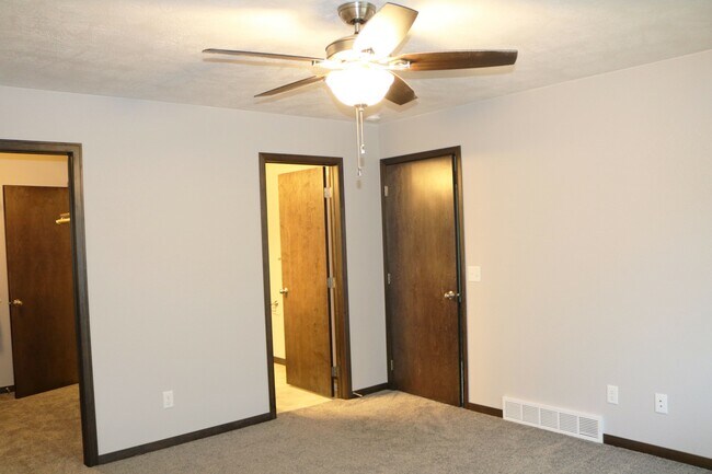 Building Photo - 3604 S Outfield Cir