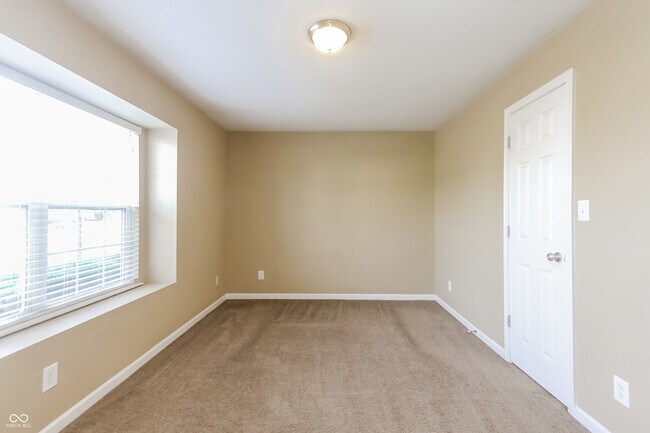 Building Photo - 2226 Leaf Dr