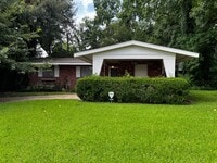 Building Photo - 3 Bedrooms, 1 Bathroom, Brick home , Carpo...