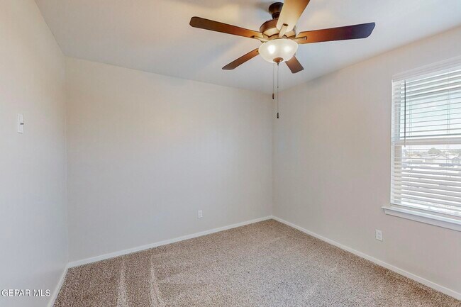 Building Photo - 516 Logwood Ave