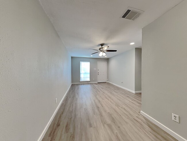 Building Photo - Remodeled 4-Bed, 2-Bath Home with Fenced Backyard in Mesquite, TX