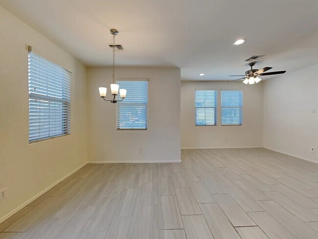 Building Photo - 327 N Sandal