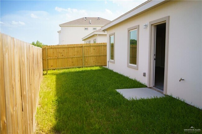 Building Photo - 1608 Canelo Dr