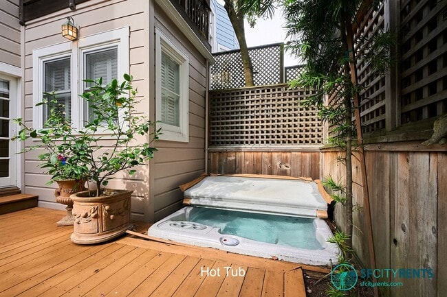 Building Photo - Sun-filled Presidio Heights Residence w/ Private Deck, Hot Tub & Garage Parking