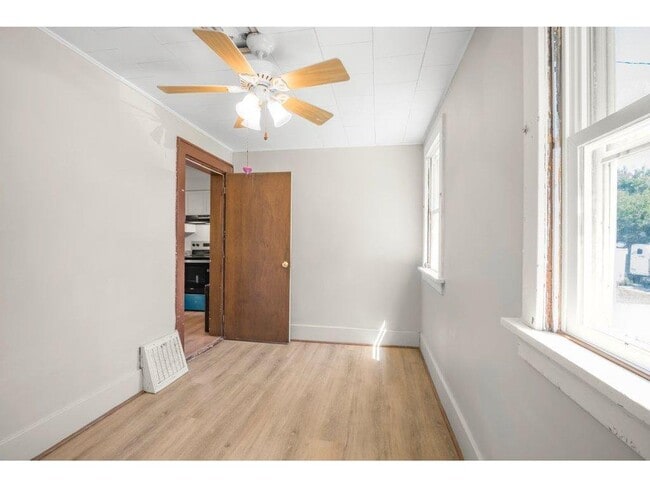 Building Photo - 857 Bradley Ave