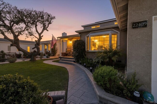 Building Photo - Beautiful & Spacious South Torrance Home