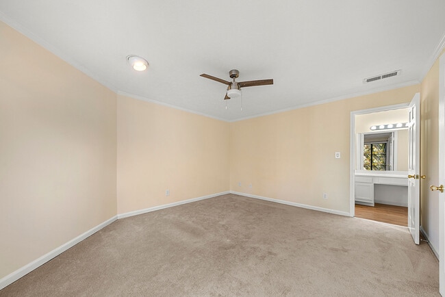 Building Photo - 670 Highland Ct